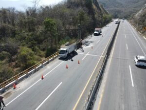 Reducen carriles de forma intermitente por trabajos en ‘La Salada’