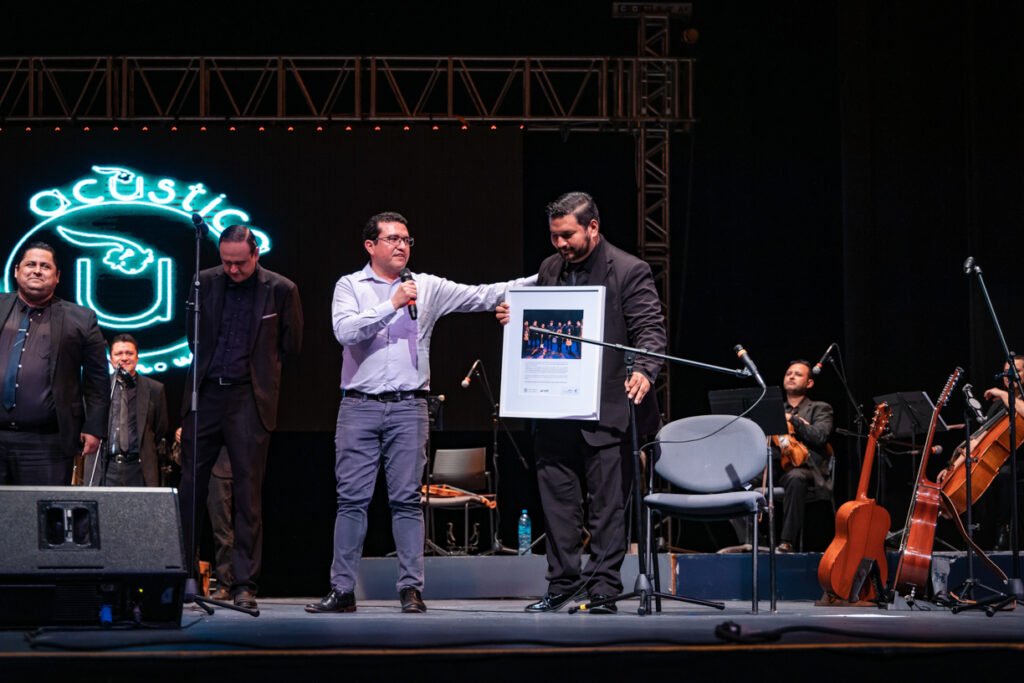 Celebra 15 años de vida grupo Acústica