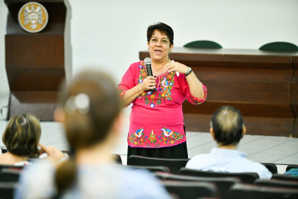 Conferencia inicial, Aulas culturales para mayores_Blanca