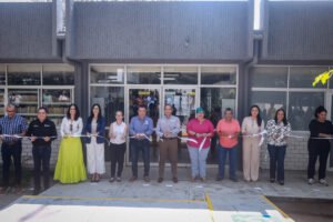 Entrega rector remodelación de biblioteca en campus Villa de Álvarez