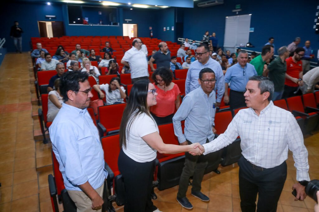 Esencial, seguir fortaleciendo la vida académica de los estudiantes_Rector_j