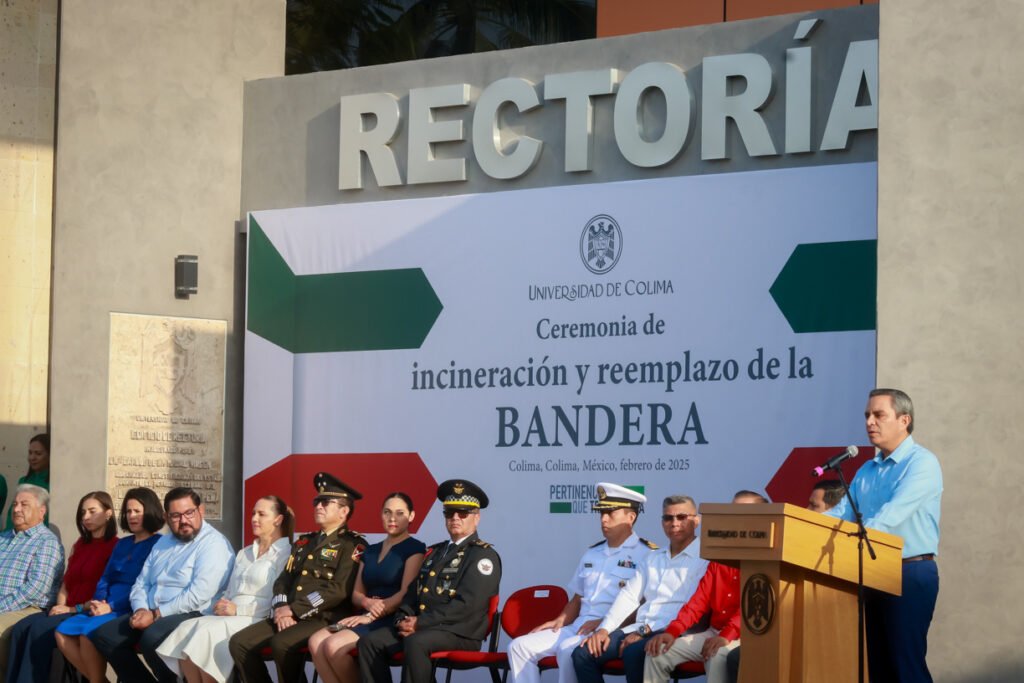 Realizan ceremonia de incineración y reposición de la bandera, en la UdeC_Rector