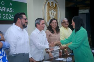 Reconocen-trayectorias-de-quienes-se-jubilaron-este-2024-de-la-UdeC