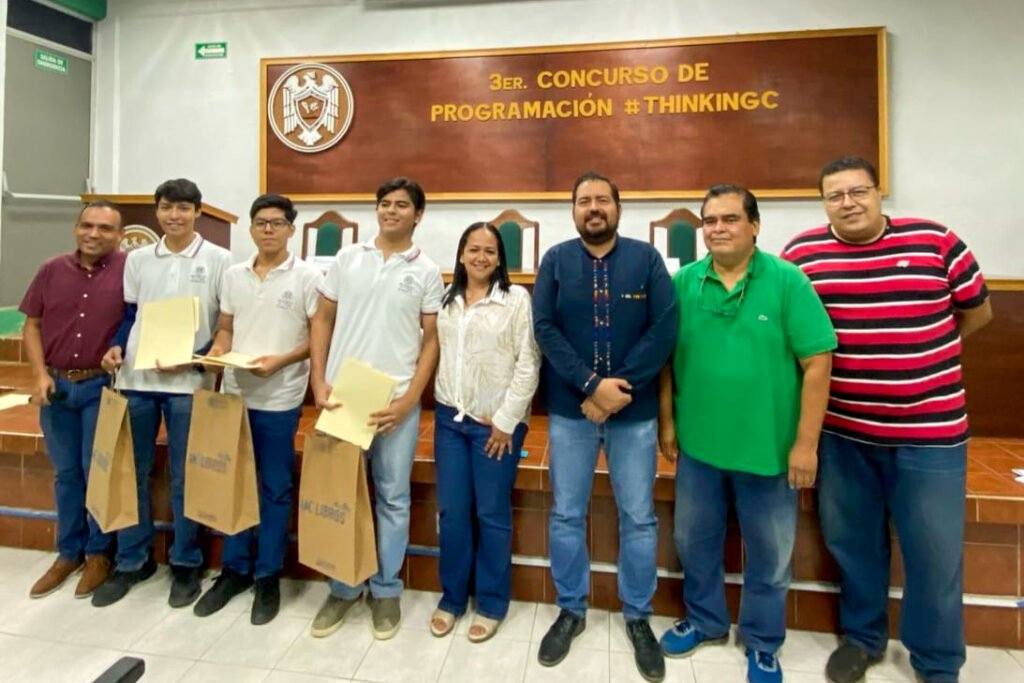 Bachillerato 16 gana primeros dos lugares en Concurso de Programación_b