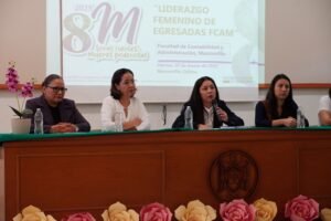 Egresadas realizan panel sobre liderazgo femenino, en Mzllo