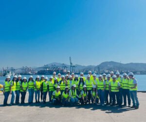 ESTUDIANTES COMERCIO EXTERIOR VISITAN PUERTO