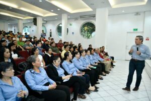 Ofrece rector una inducción a la Universidad a nuevos trabajadores