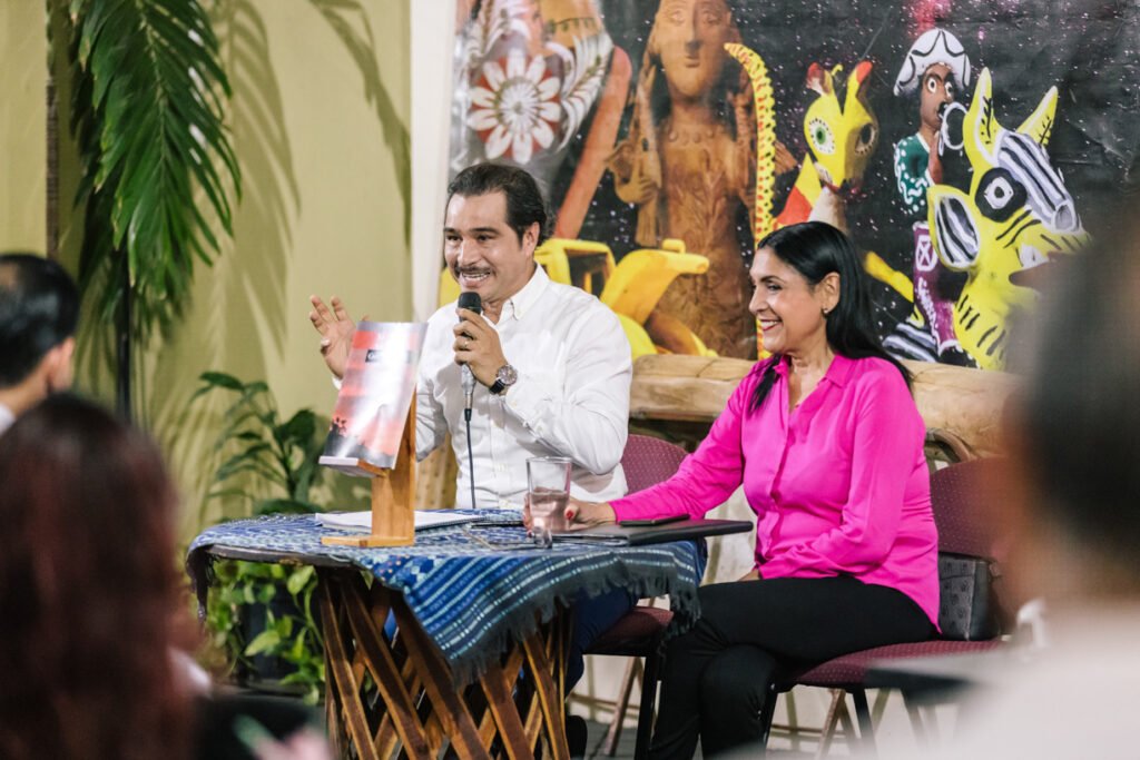Presentan libro Motolinía y Reforma, de Enrique Tene
