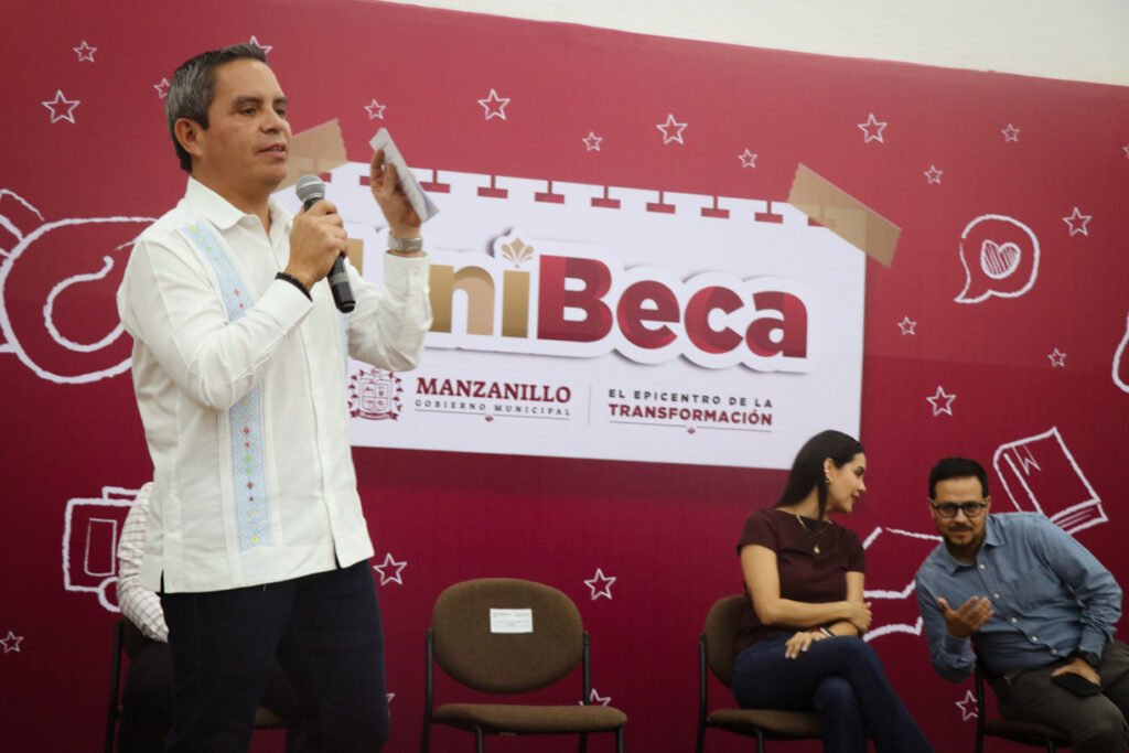 Presentan programa UniBeca en campus El Naranjo UdeC_Rector