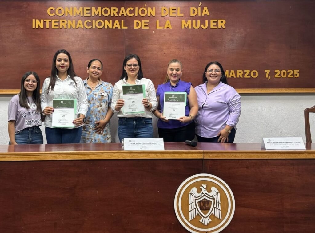 Realizan panel “Loras fuertes, mujeres poderosas”