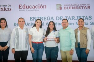 Entrega de becas Bentio Juárez a bachilleres_c