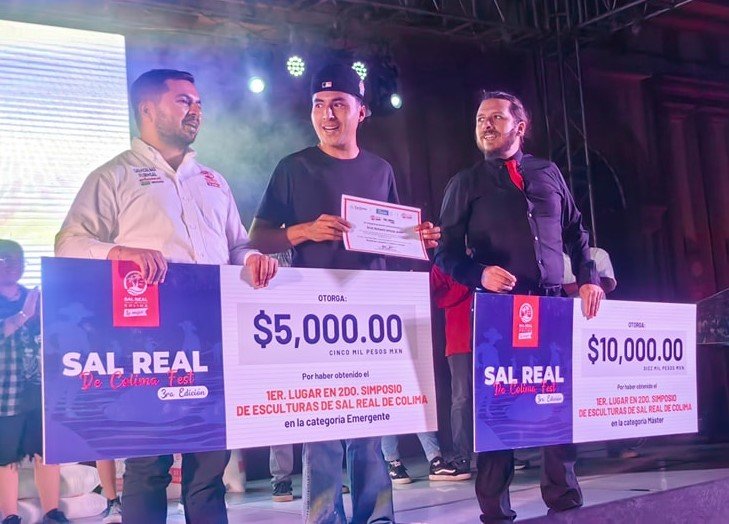 Estudiante y egresado de Artes Visuales ganan concurso de escultura en sal