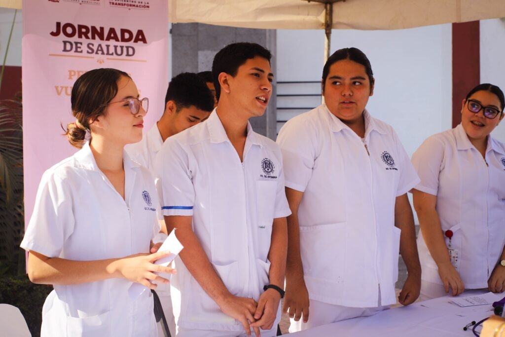 Participa UdeC en Jornada de Salud en Jardín Tapeixtles_g
