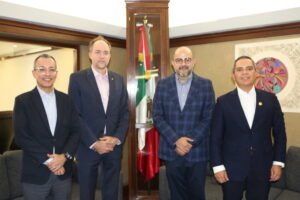 Visita de trabajo del rector a Ricardo Villanueva, SEP_Iván, David, Ricardo y Christian