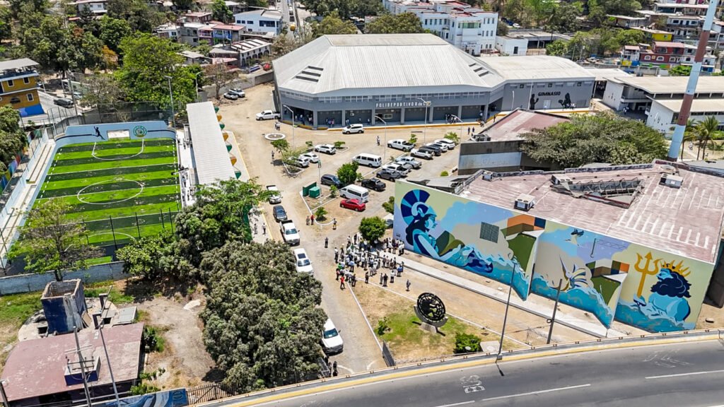 Con inversión conjunta, rehabilitan polideportivo de Manzanillo_h