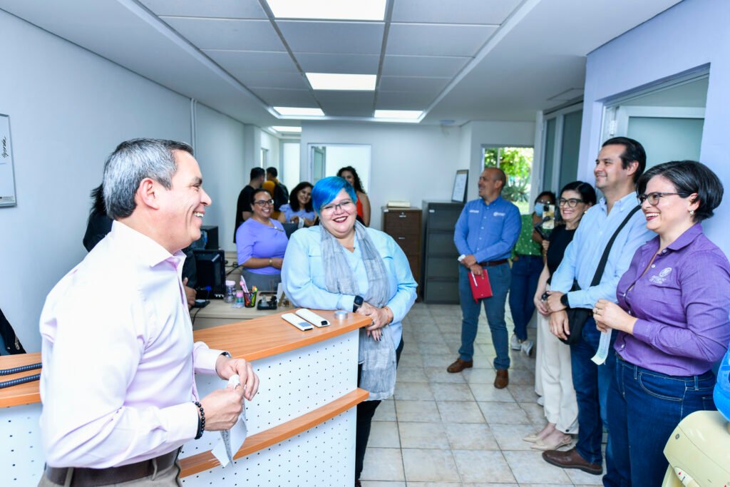 Entregan remodelación deoficinas de la Unidad de Género_d