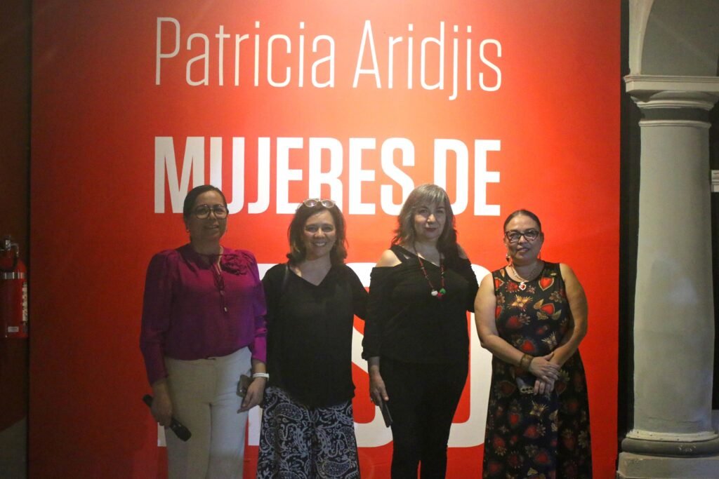 Inauguran expo de Patricia Aridjis en el Fernando del Paso_Claudia, Haydeé, Patricia y Ada