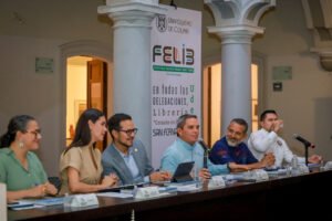 Presentan el libro “Volcanes de Colima, Sabores de Fuego y Origen”_Rector