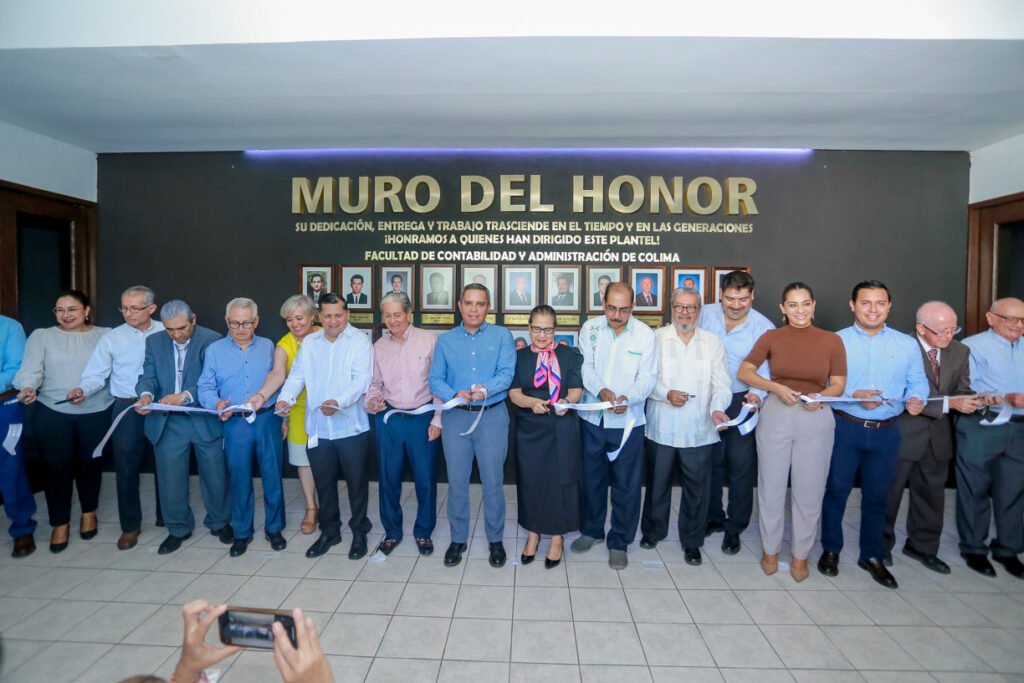 Rector asiste a la develación del Muro del Honor_a