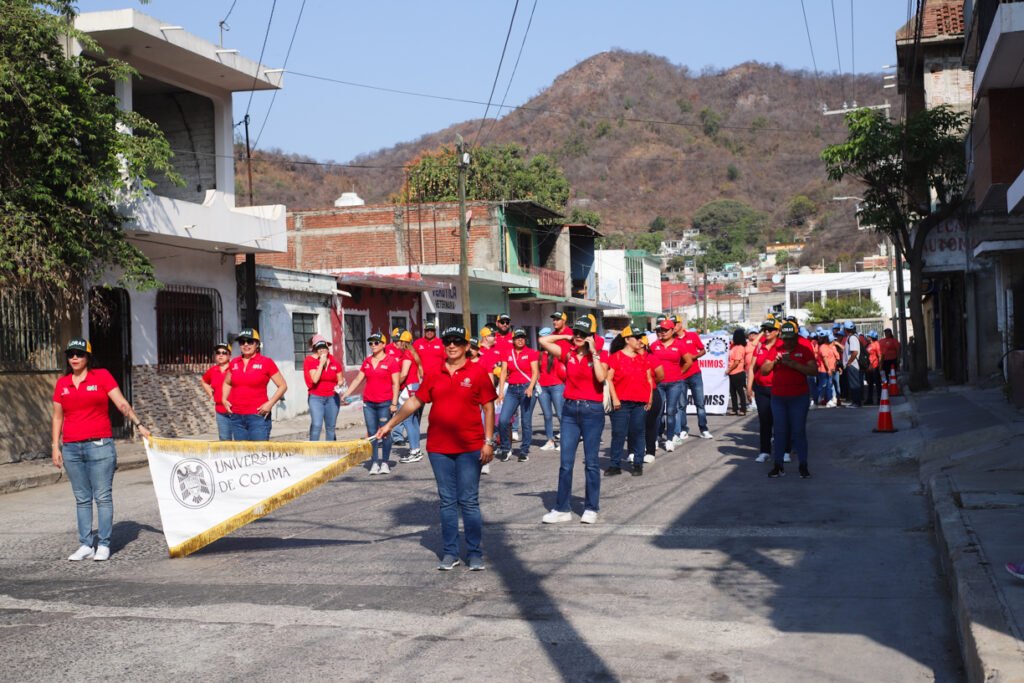 Se suma UdeC a desfile por Día del Trabajo, en Manzanillo_c