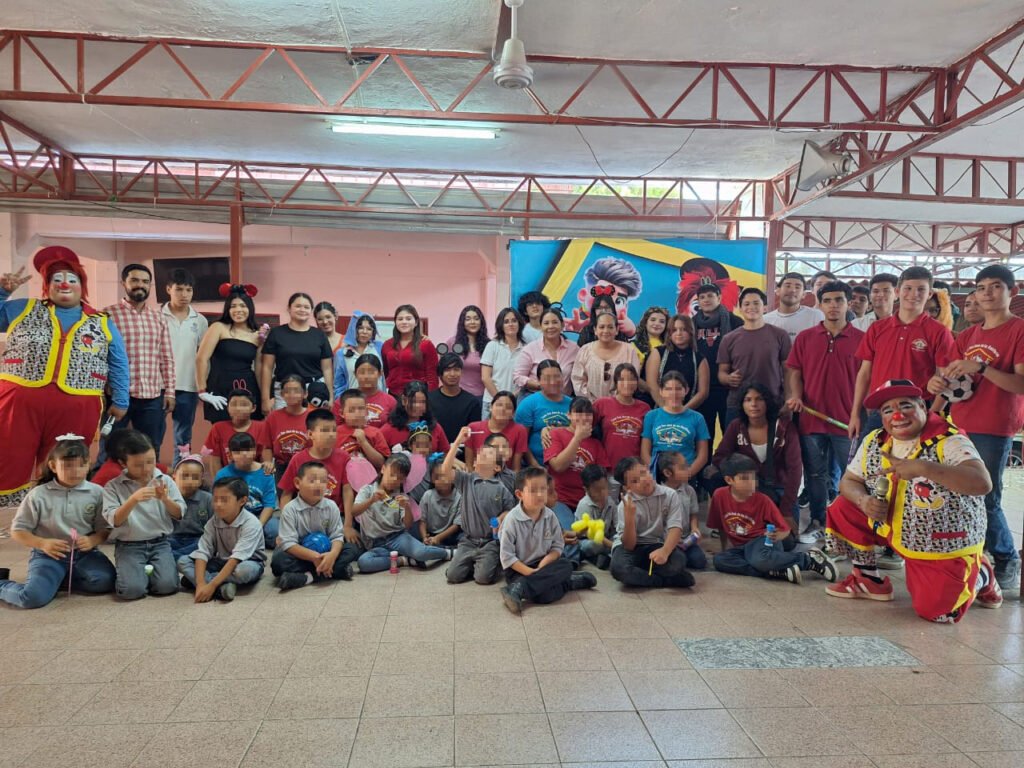 Conviven bachilleres con niñas y niños del albergue San José de los Huérfanos_c