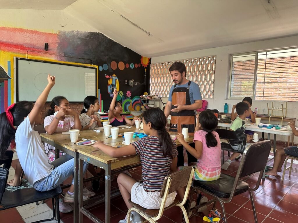 Curso de elaboración de títeres, Voluntariado y FEUC