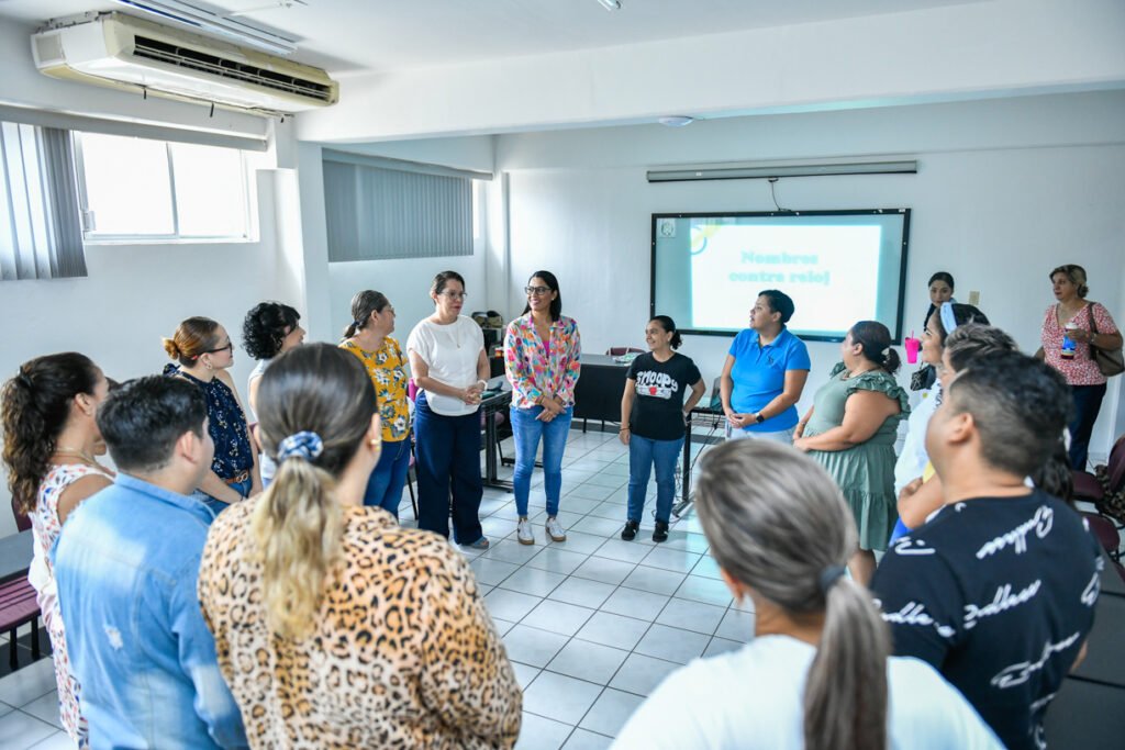 Docentes universitarios exploran su ser a través del arte