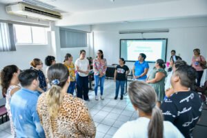 Docentes universitarios exploran su ser a través del arte