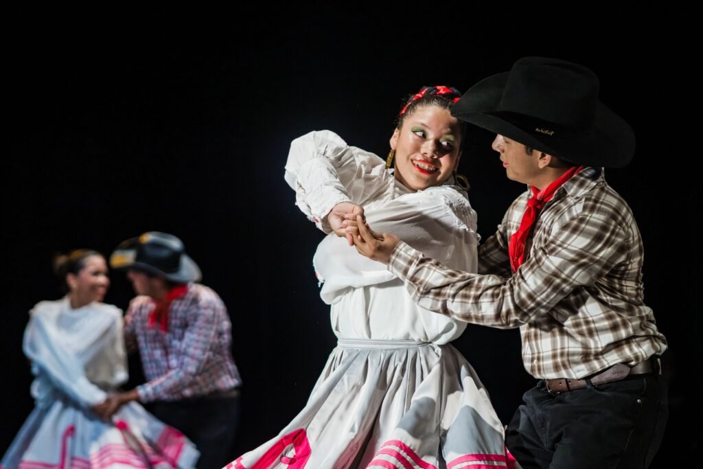 “Estudiantes a Escena Volumen 2”, del Bachillerato 4_baile