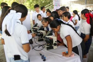 Feria de ciencias en el Bachillerato 11 de Mina