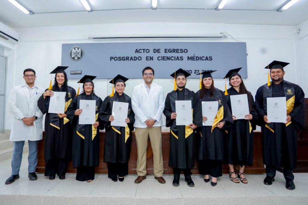 Graduación de maestría y doctorado en ciencias médicas_a