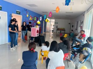 Llevan ciencia y emociones a niñas y niños con cáncer
