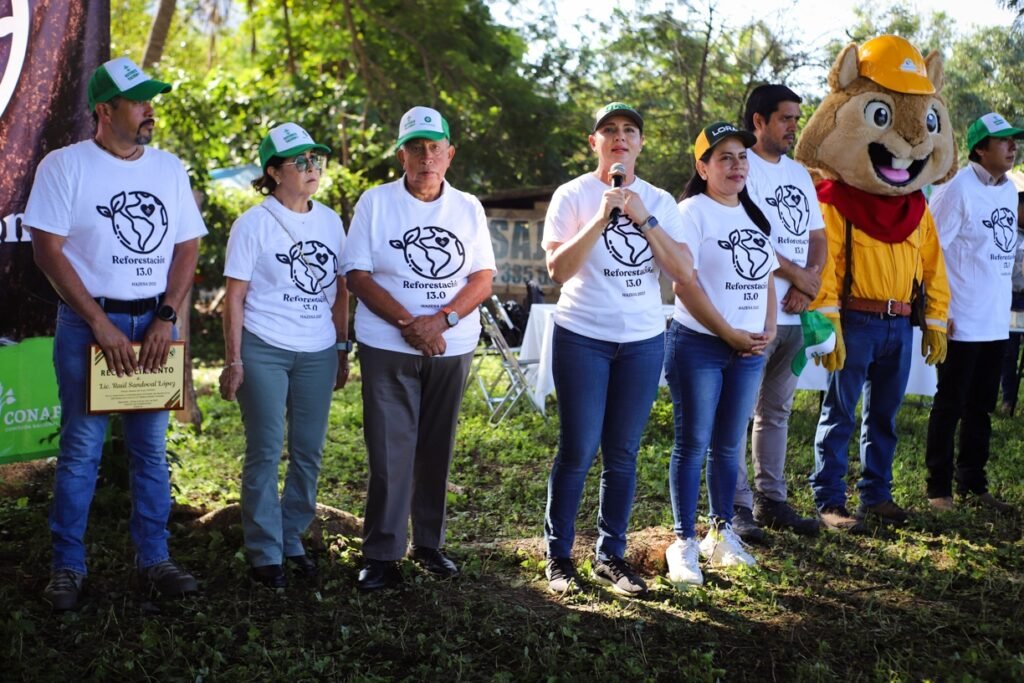 Participa UdeC en reforestación 13.0 de Grupo Hazesa