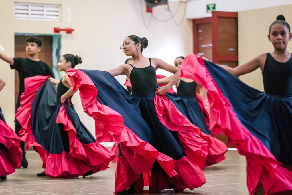Realizan muestra escénica niñas y niños del CEDECO_g