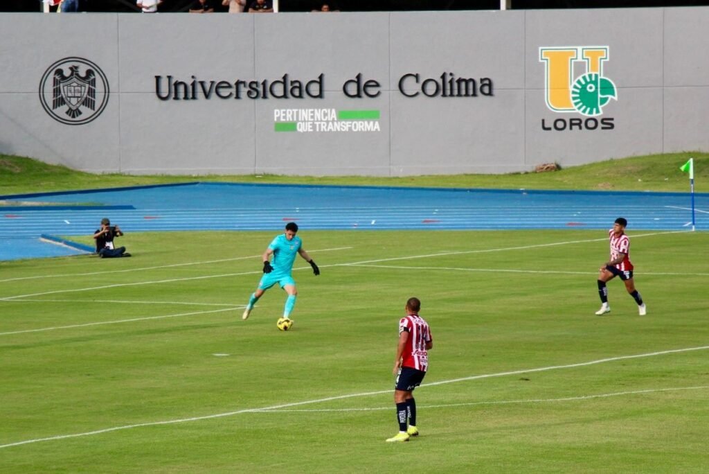 Rector asiste a partido de preparación Chivas-Tapatío_a