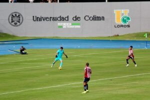 Rector asiste a partido de preparación Chivas-Tapatío_a