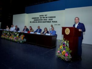 Asiste rector a graduación del CBTIS 157