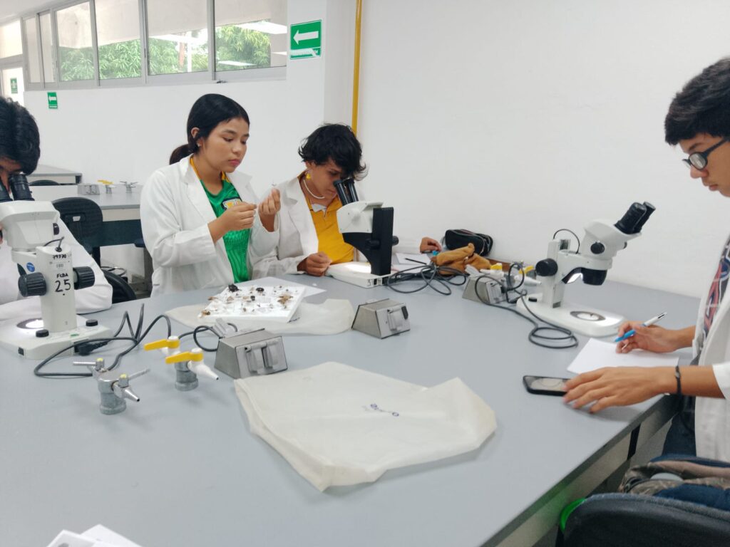 Campus Tecomán impulsa vocaciones científicas con la Semana de las Ciencias_c