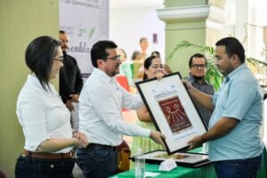 Ceremonia de premiación de la convocatoria Colima hecha a mano