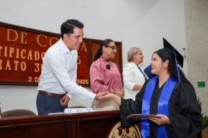 Egresa Bach 36, 74 nuevos bachilleres_b