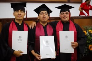 Egresan 105 estudiantes del Bachillerato 23, en Manzanillo_d