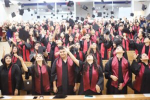 Egresan 155 estudiantes del Bachillerato 10