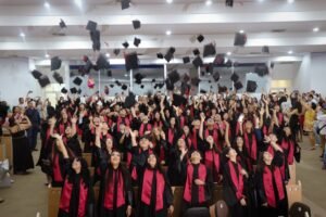 Entrega Bachillerato 27 certificados a 137 jóvenes, en Manzanillo