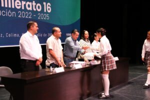 Entrega de certificados del Bachillerato 16_b