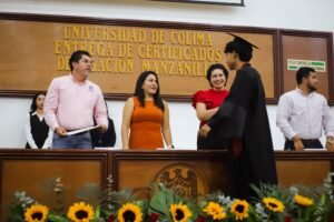 Entrega de certificados en el Bach 9, Manzanillo_c