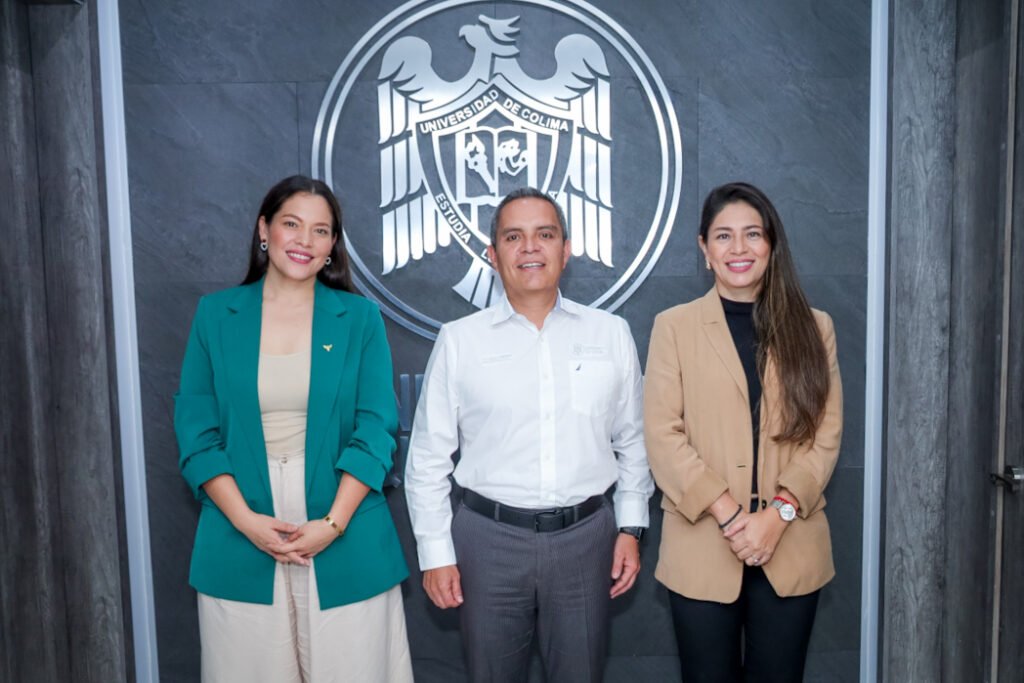 Recibe rector a universitarias que participaron en Shark Tank México