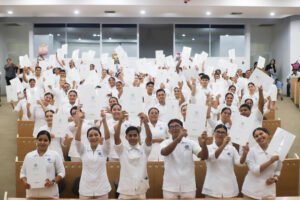Reciben certificado estudiantes de Enfermería