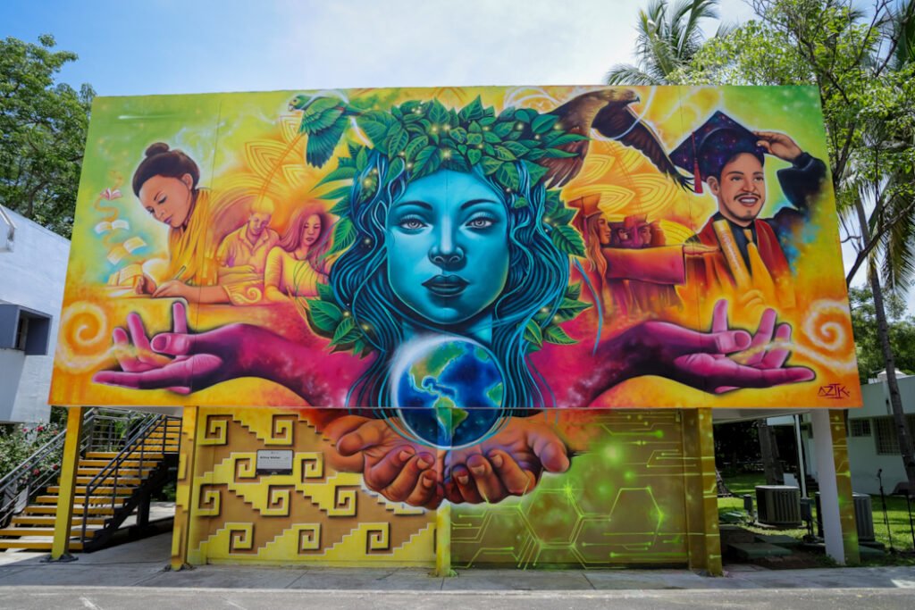 Rector inaugura el mural Alma Mater_e