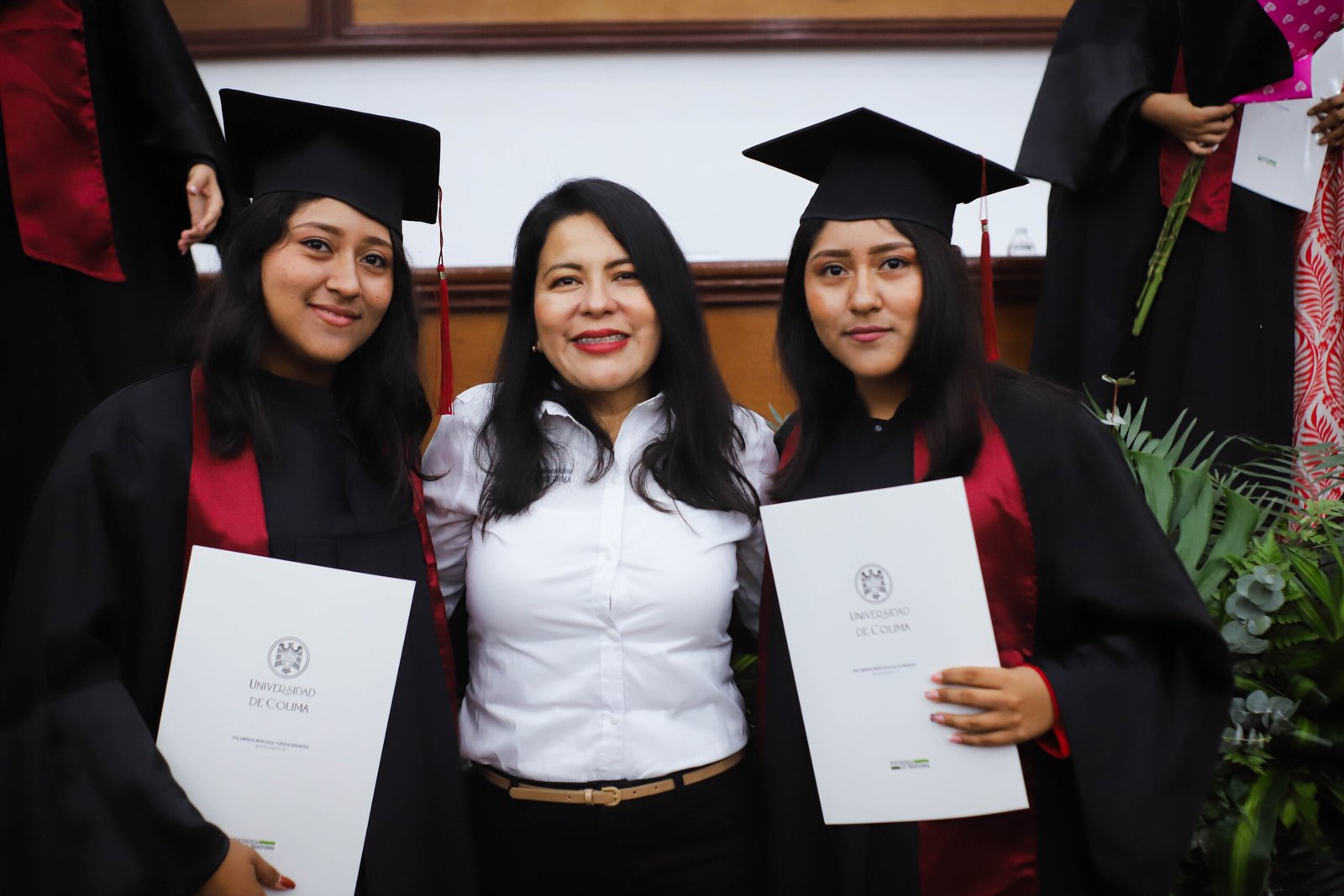 UdeC entrega 55 certificados a egresados del Bachillerato 14, en Manzanillo_Ana Galardo