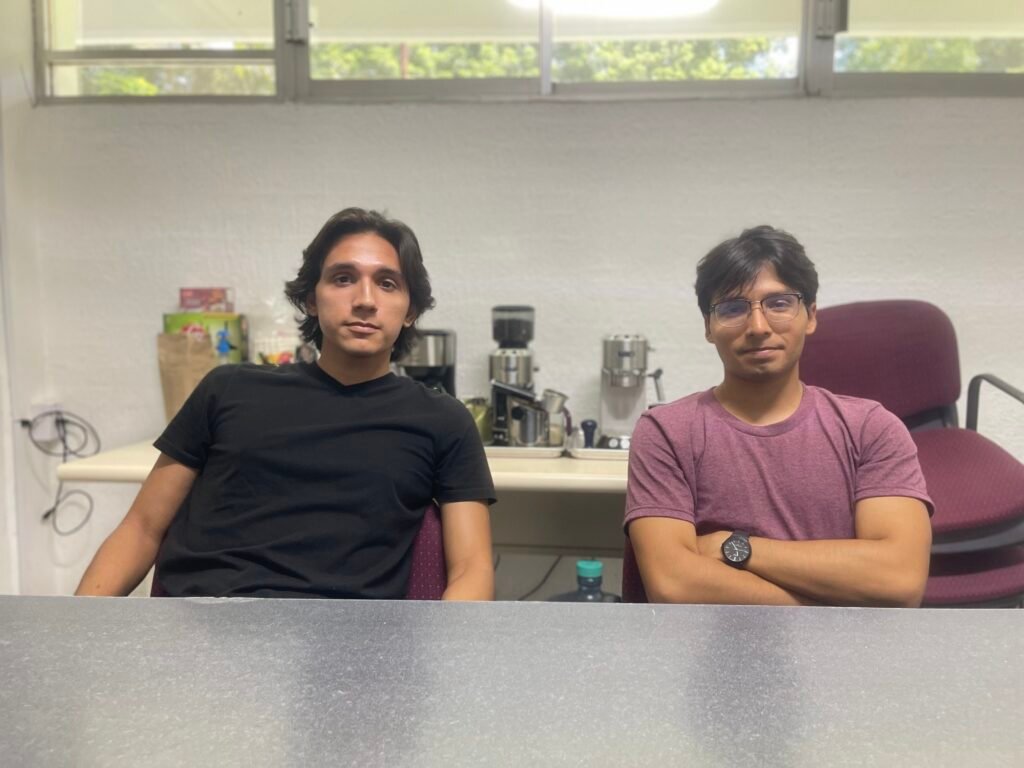Estudiantes de Física de la UdeC harán estancia en el Fermilab_Hancel y Daniel